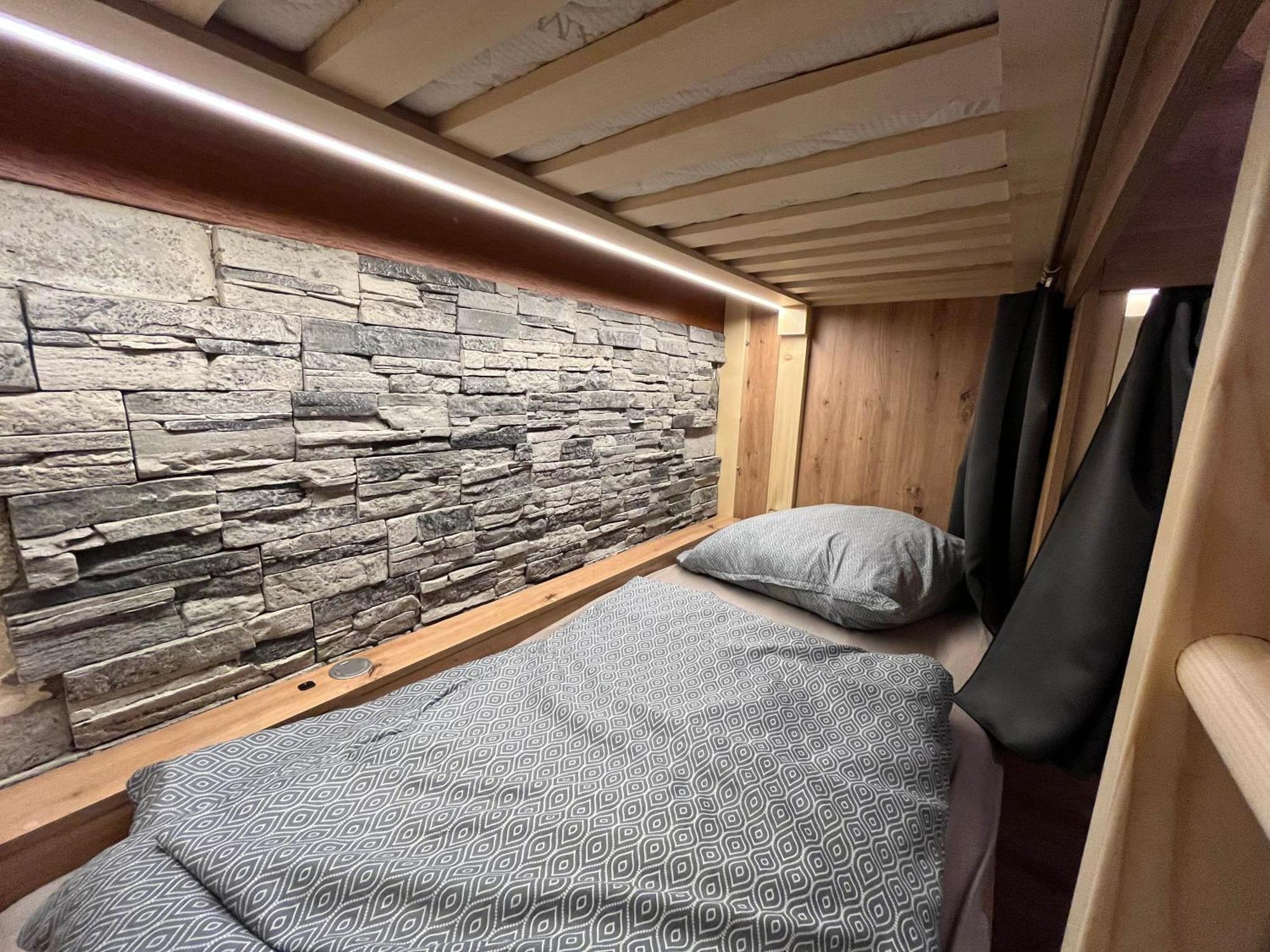 Zen Zone Hostel Μπρατισλάβα Εξωτερικό φωτογραφία