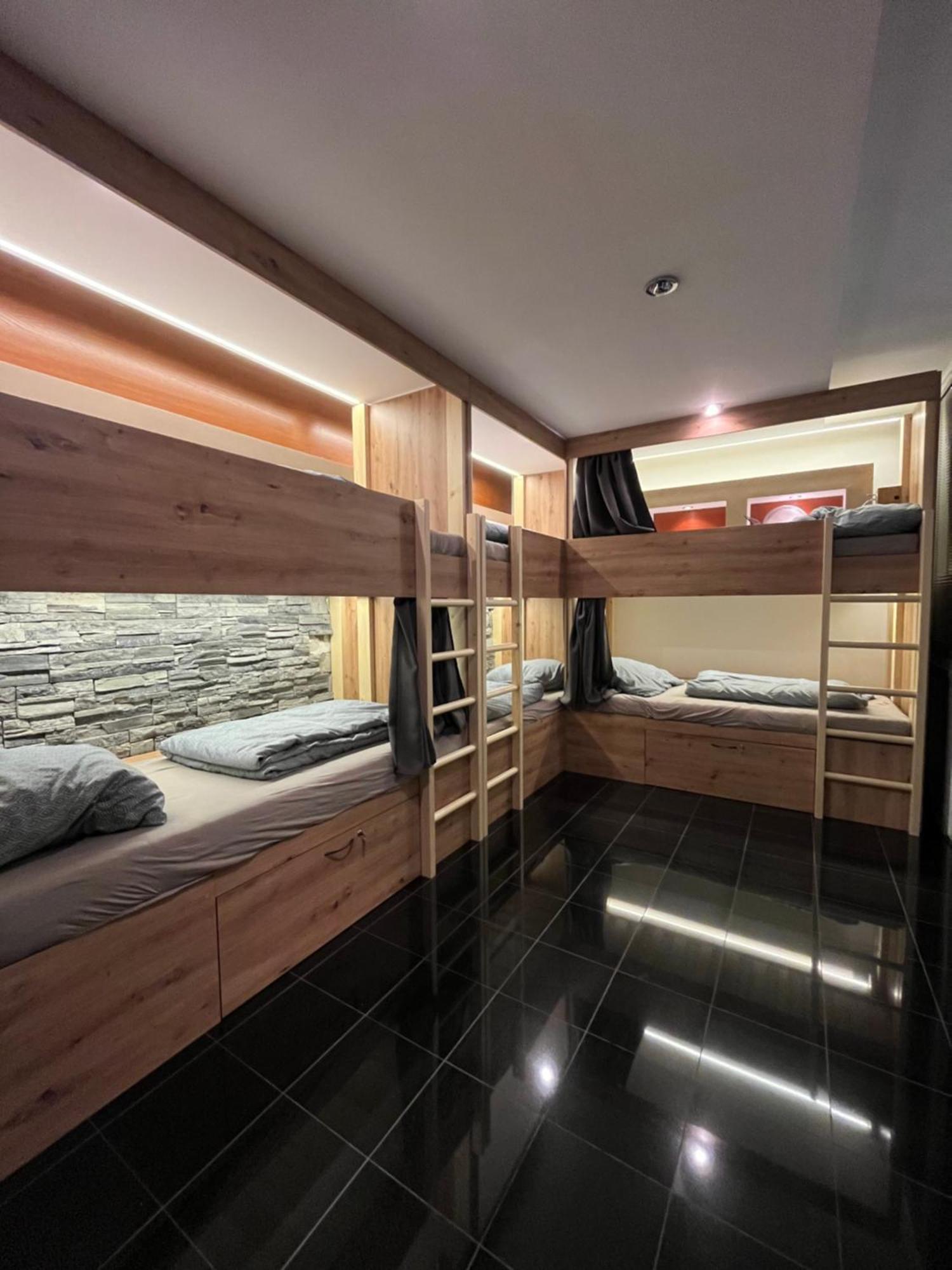 Zen Zone Hostel Μπρατισλάβα Εξωτερικό φωτογραφία