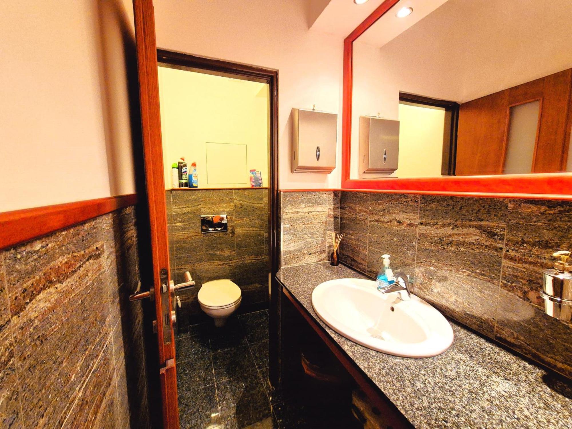 Zen Zone Hostel Μπρατισλάβα Εξωτερικό φωτογραφία